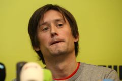 Rosický Spartě z krize nepomůže, na jaře už se na hřišti neobjeví. Ale kariéru po operaci nebalí