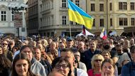 Momentka z předvolební akce spolku Milion chvilek pro demokracii nazvaná Zabraňme vládě extremistů, Staroměstské náměstí v Praze, 28. září 2025.