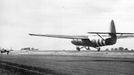 Airspeed Horsa, britský kluzák  vlečený dvoumotorovým Albemarlem