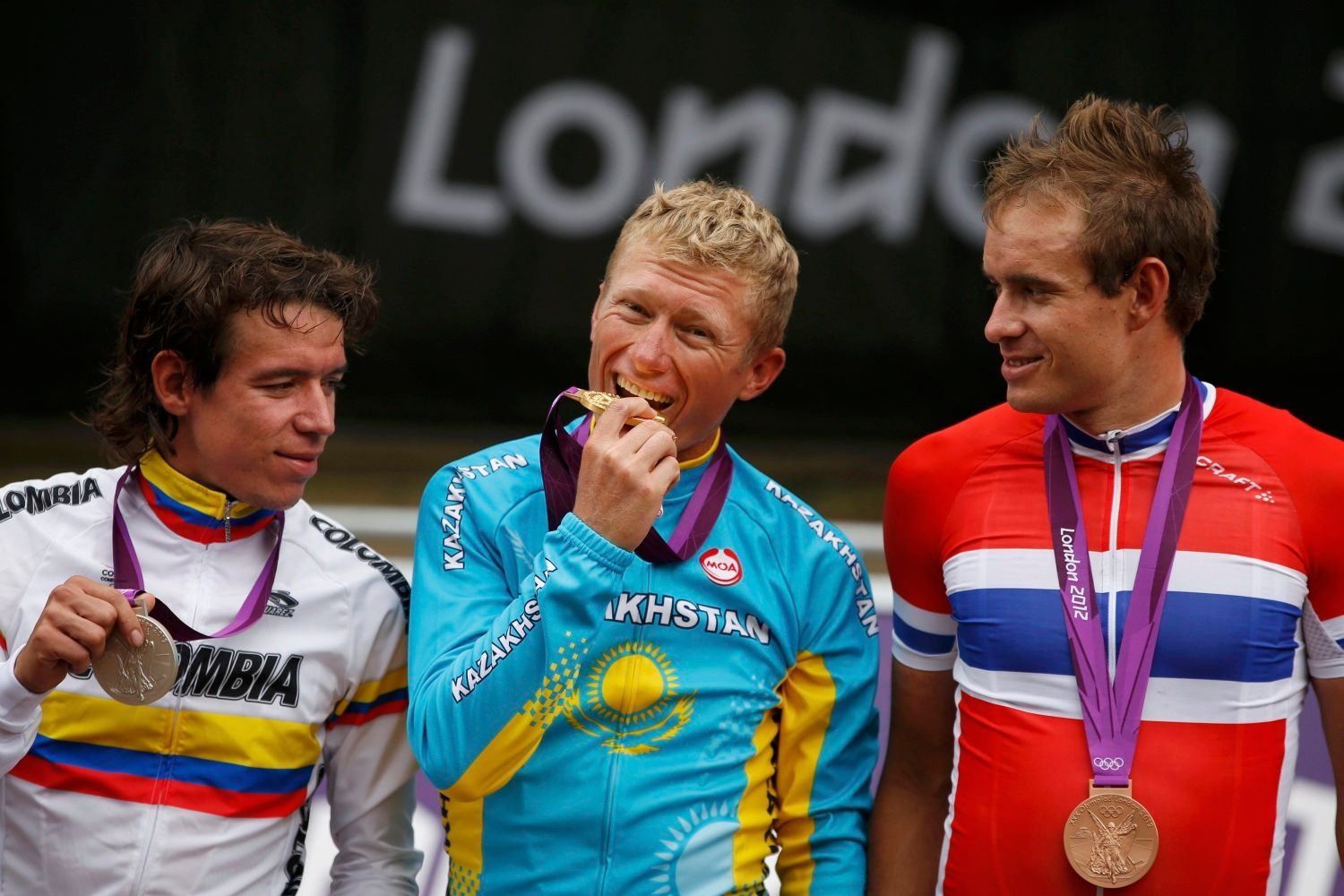 Olympijští medailisté v silniční cyklistice na OH 2012 v Londýně - zlatý Kazach Alexandr Vinokurov, stříbrný Kolumbijec Rigoberto Uran a bronzový Nor Alexander Kristoff.