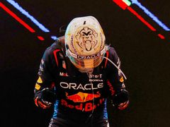 Pilot Red Bullu Max Verstappen slaví triumf ve VC Kataru F1 2024