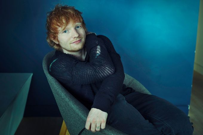 Zpěvák Ed Sheeran.