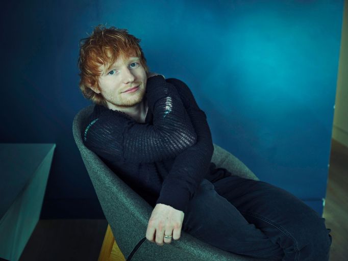 Zpěvák Ed Sheeran.