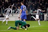 Liga mistrů v úterý večer pokračovala dalšími zápasy ve skupinách. Šlágr mezi Juventusem a Chelsea nedopadl dobře pro hosty a českého brankáře Petra Čecha.