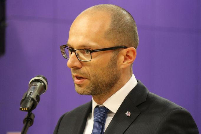 Náměstek ministra obrany Pavel Beran na snímku z letošního 30. dubna, kdy ministerstvo obrany předávalo pamětní medaile účastníkům třetího odboje.