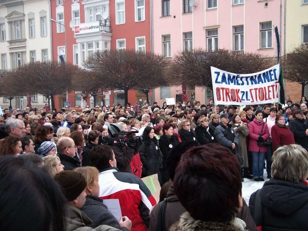 Demonstrace odborářů na Lidickém náměstí v Ústí nad Labem