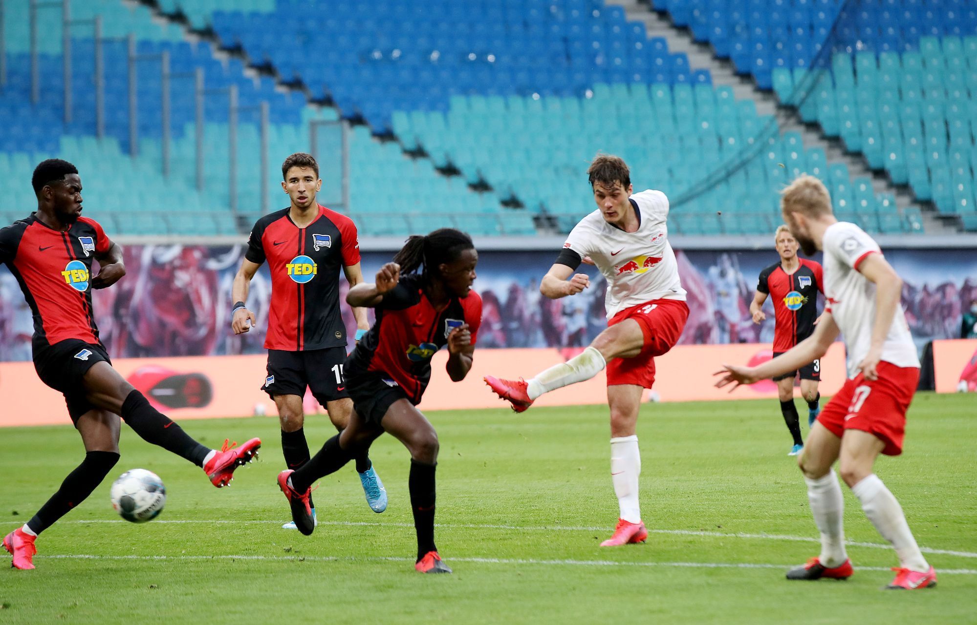 28. kolo německé bundesligy 2019/20, Lipsko - Hertha: Patrik Schick střílí gól na 2:1
