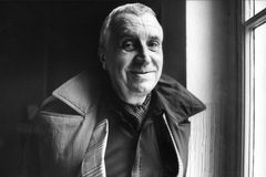 O prezidentovi Novotném řekl, že je „vůl a gauner“. Pak spolupracoval s StB