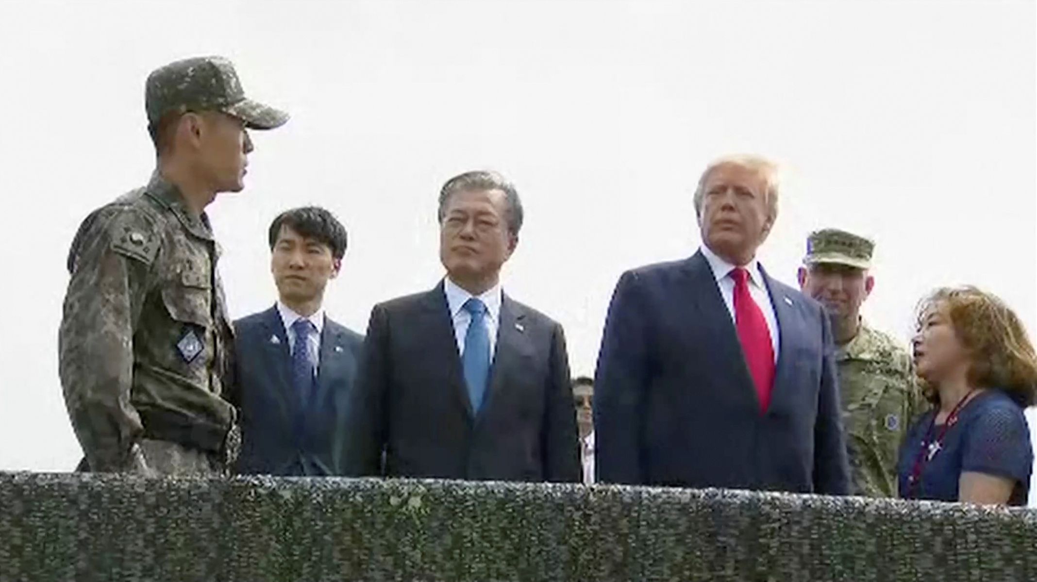 Trump a Kim se setkali v demilitarizovaném pásmu