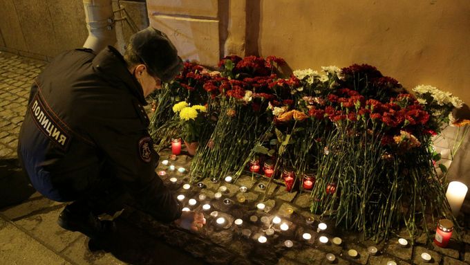 Uctění památky obětí teroristického útoku v Petrohradě.u