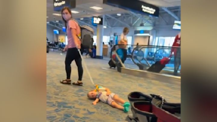 Nejsledovanější videa: Matka táhla dítě na vodítku, video rozdělilo internetový svět; Zdroj foto: TikTok/cacadoodledoo83