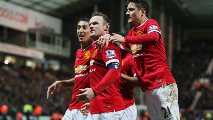 Rooney přispěl gólem k postupu United do čtvrtfinále poháru.