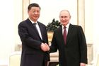 Putin se hrbil, Si Ťin-pching působil dominantně, hodnotí sekání prezidentů experti