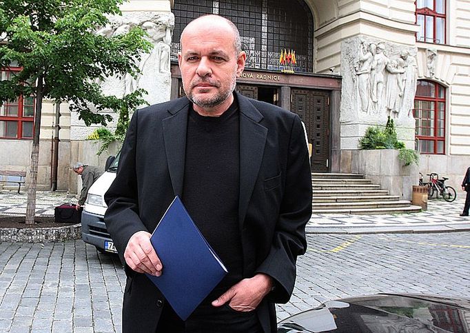 Václav Jehlička před pražským magistrátem