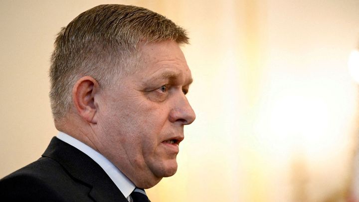 Nevídaný krok, Fico dělá ostudu, píší na Slovensku o rozhodnutí české vlády