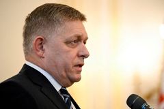 Nevídaný krok, Fico dělá ostudu, píší na Slovensku o rozhodnutí české vlády