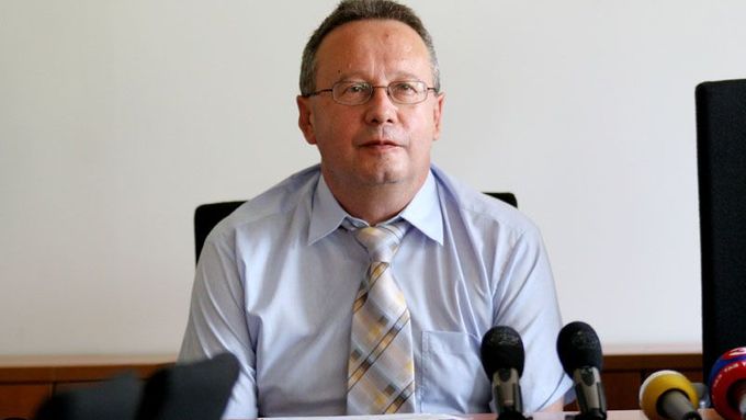 7. srpna 2007: Žalobce Arif Salichov rozhodl, že vyšetřování vedené osm měsíců proti Jiřímu Čunkovi zastaví. Čunek se podle něj nedopustil trestného činu.