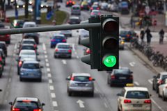 Před 90 lety začaly v Praze fungovat první automatické semafory. Řidiče zdržovaly