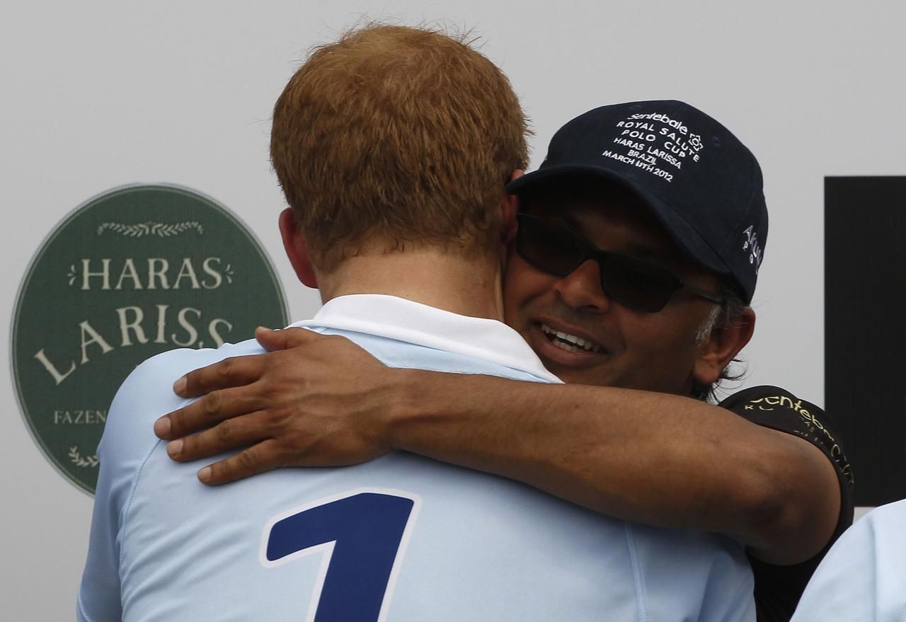 Prince Harry zachraňuje život na polu