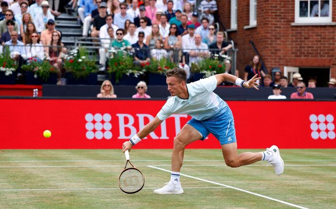 Jiří Lehečka - Carlos Alcaraz, Londýn Queen's Club 2025