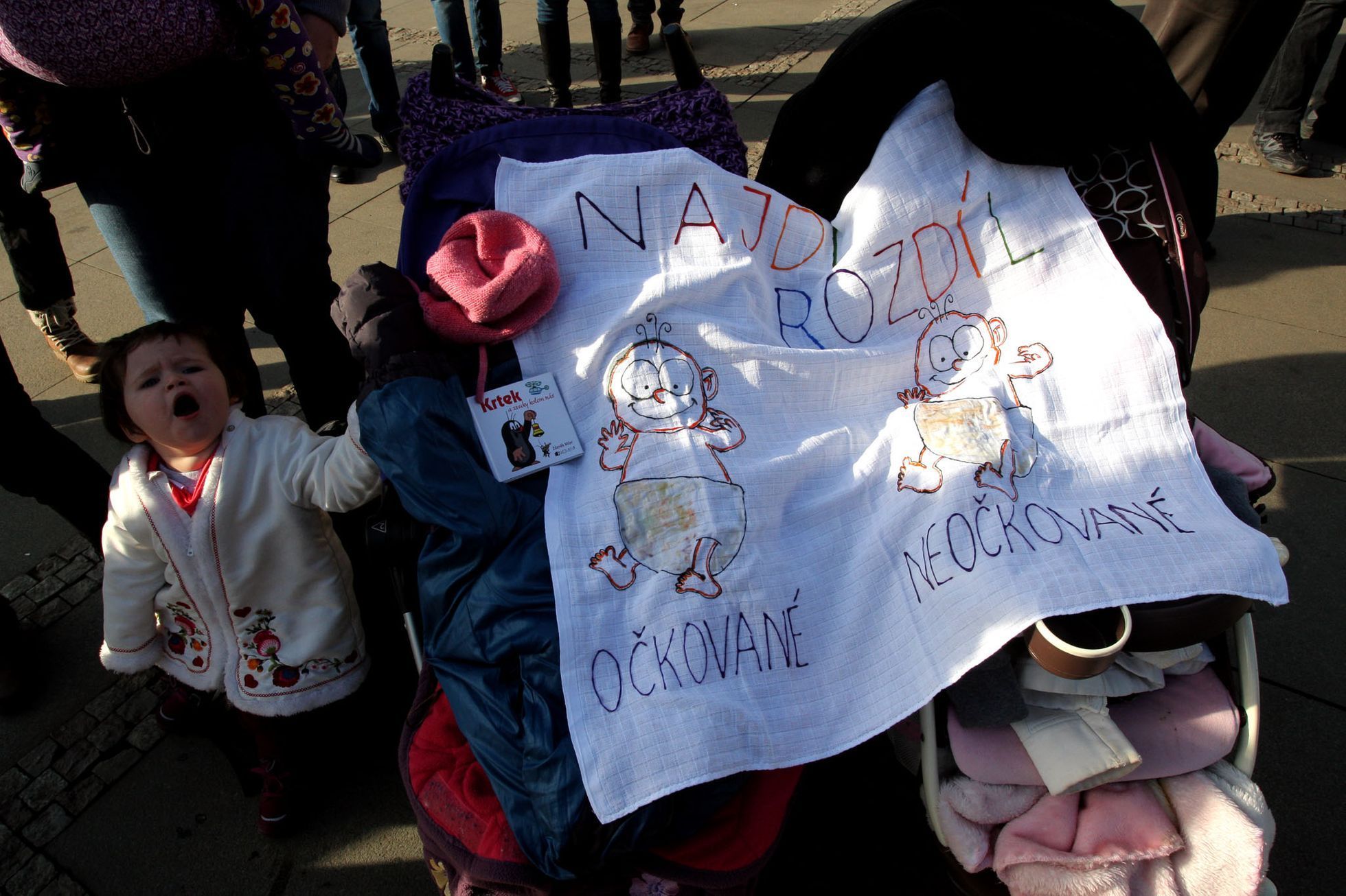 Demonstrace proti povinnému očkování