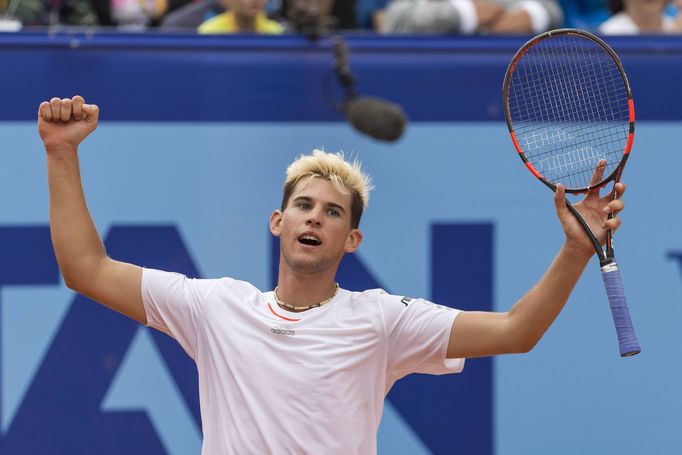 Dominik Thiem se raduje z titulu ve švýcarském Gstaadu