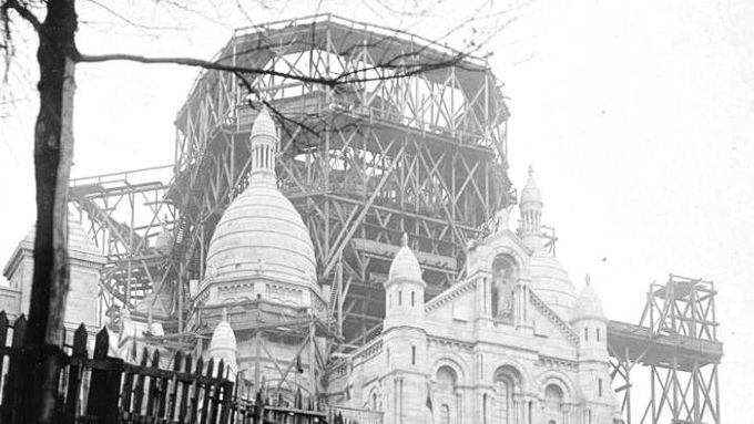 Unikátní historické fotky: Tak se stavěla bazilika Sacré-Cœur na Montmartru