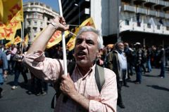 Řecká vláda nařídila stávkujícím návrat do práce