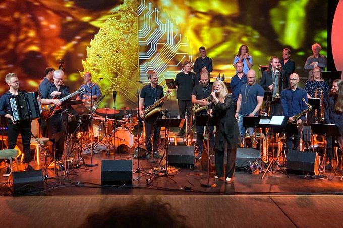 Skladatelka Maria Schneider na koncertu s Oslo Jazz Ensemble.