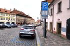 Aplikaci Prahy 1 na kontrolu parkování jsme vyzkoušeli na vlastní kůži. S autem jsme zastavili na modré zóně...