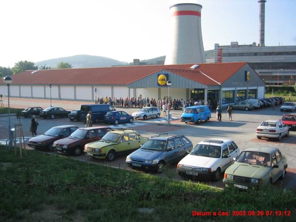 Jedna z prvních prodejen Lidlu v Česku v roce 2003