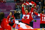 Kanaďanky si ceněný triumf užily. "Je to nejlepší hokejistka na světě, klobouk dolů," prohlásila na adresu střelkyně finále Jayna Heffordová, která byla společně s Hayley Wickenheiserovou u zisku všech čtyř zlatých olympijských medailí od Salt Lake City 2002.