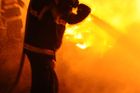 V Karlových Varech hořel dům, vybuchla varna drog