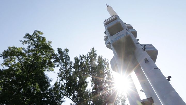 Nejdřív Žižkovský vysílač, potom Cukrák. Vypínání sítí DVB-T začne v listopadu