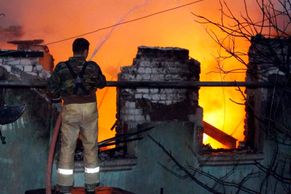Obrazem: Oheň pustoší ruská města. Nejméně 30 lidí zahynulo