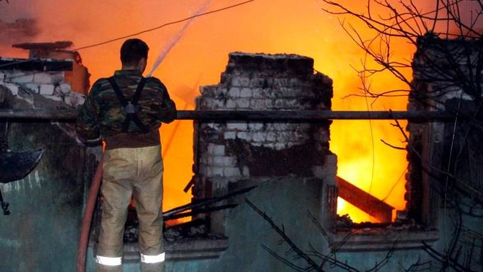 Obrazem: Oheň pustoší ruská města. Nejméně 30 lidí zahynulo