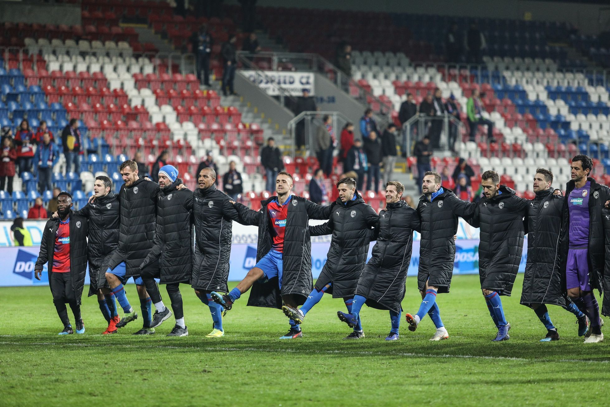 Hráči Viktorie slaví po zápase první ligy Plzeň - Slavia.