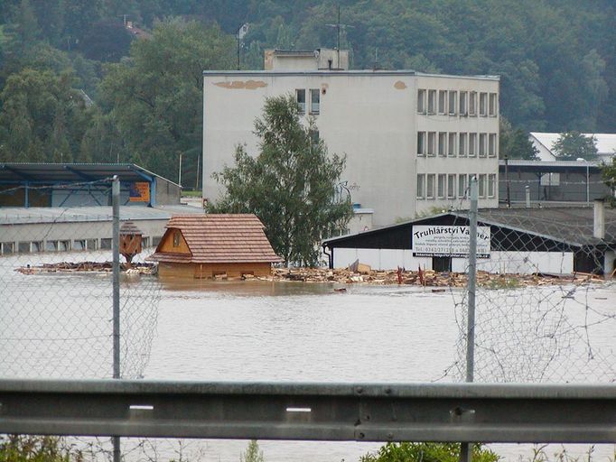 Stadion - v popředí bývalá tzv. Paluba