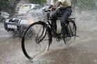 Povodně v Asii: Přes 300 mrtvých, statisíce bez domova
