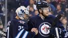 NHL, Washington - Winnipeg Jets: Ondřej Pavelec (31) a Adam Lowry (17) z Jets