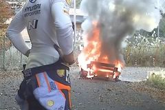 Španělské hvězdě shořelo auto, plameny ho zcela zničily. Je mi to líto, řekl Sordo