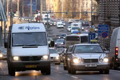 Miliardy pro vyvolené: Praha prověřuje tendr na silnice