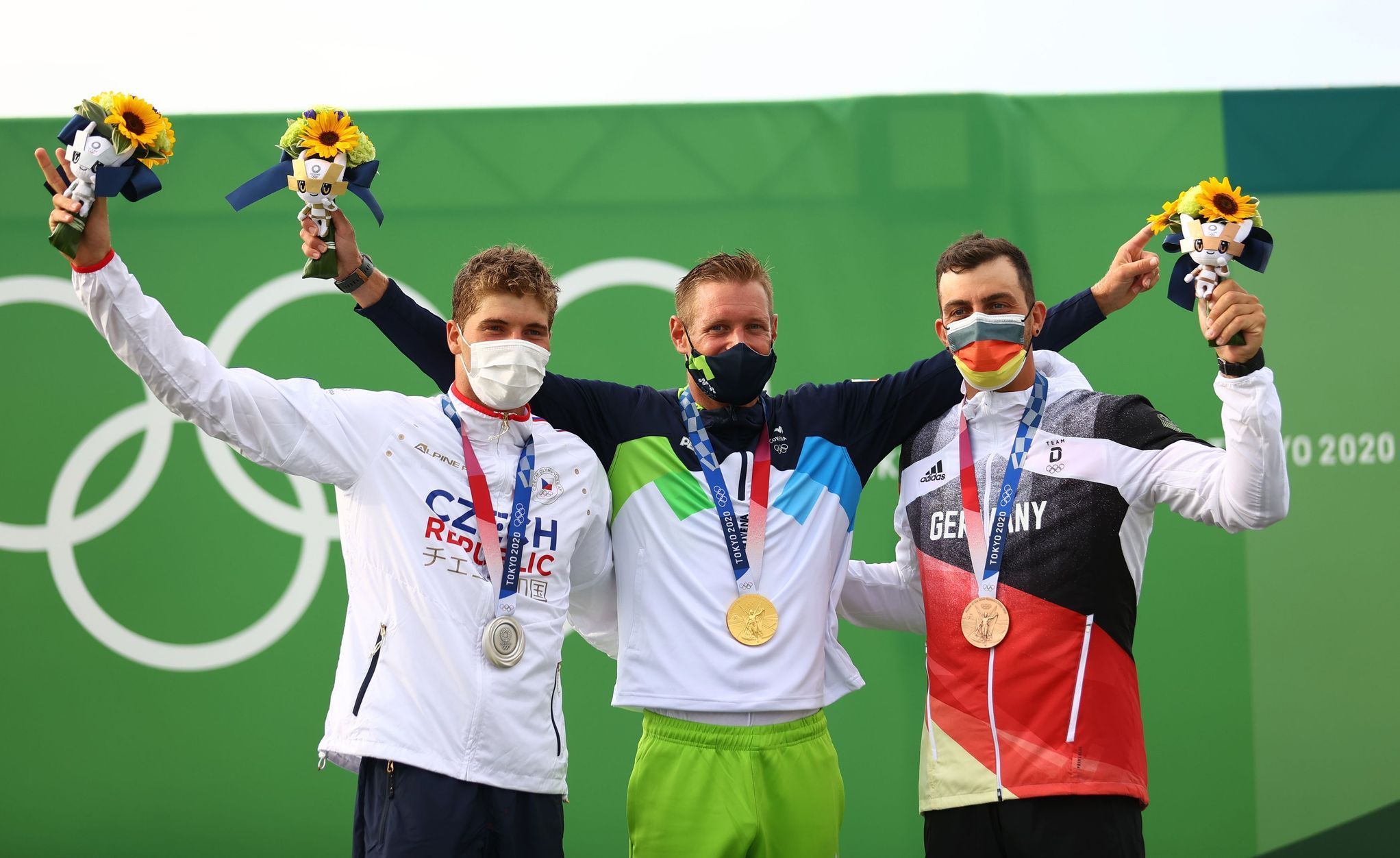 Stříbrný Lukáš Rohan, zlatý Benjamin Savšek a bronzový Sideris Tasiadis po závodě kanoistů na OH 2020