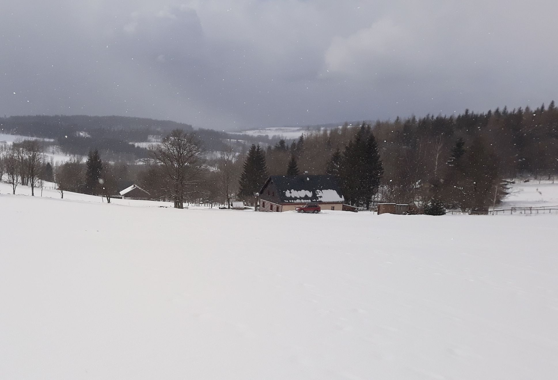 První jarní den  - sníh, chumelenice na horách