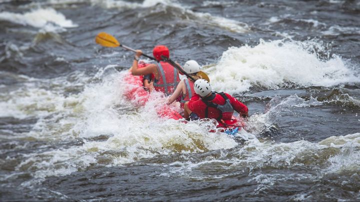 Při nehodě na raftu zemřeli v Alpách dva Češi. Převrátili se kvůli silnému proudu