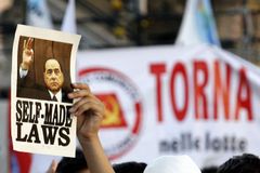 Berlusconi si zajistil imunitu. Prosadil nový zákon