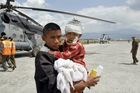 Velvyslanec: Záchranáři do vesnic v Nepálu ještě nepronikli