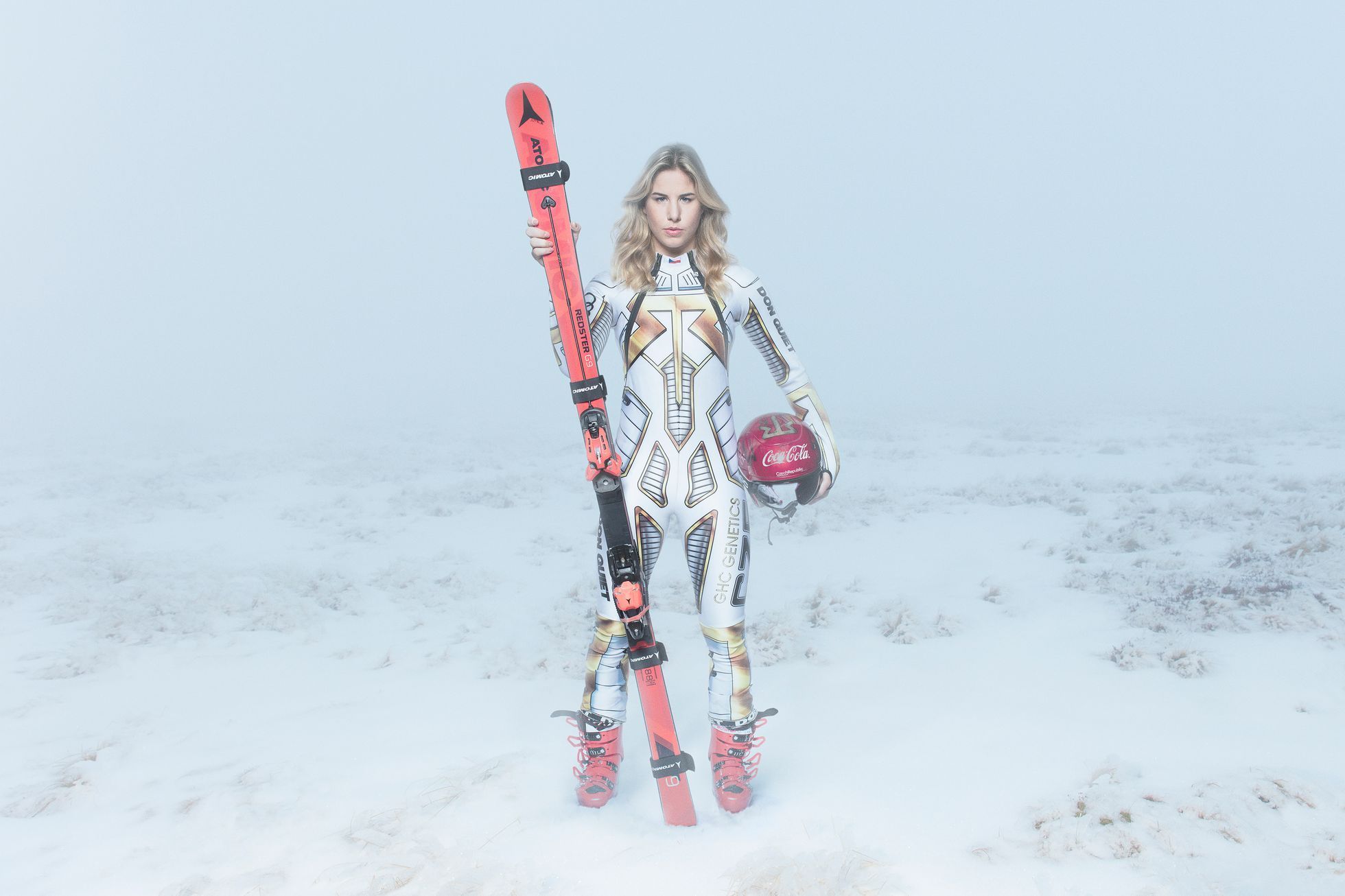 Portrét snowboardistky a lyžařky Ester Ledecké z výstavy fotografa Tomáše Třeštíka Bradu trošku níž.
