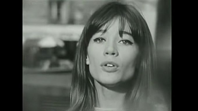 Françoise Hardy zpívá Tous les garçons et les filles, svůj první velký hit z roku 1962.