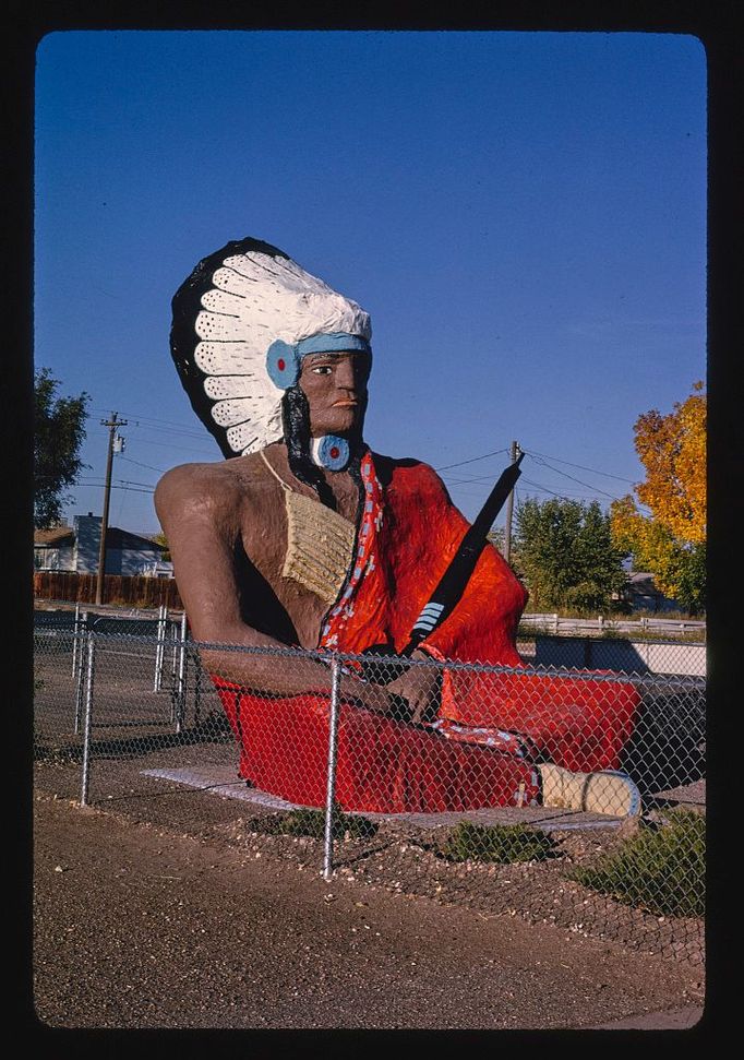 John Margolies: fotografie ze série Roadside America - reklamní poutače u silnic na americkém venkově v 70. až 90. letech